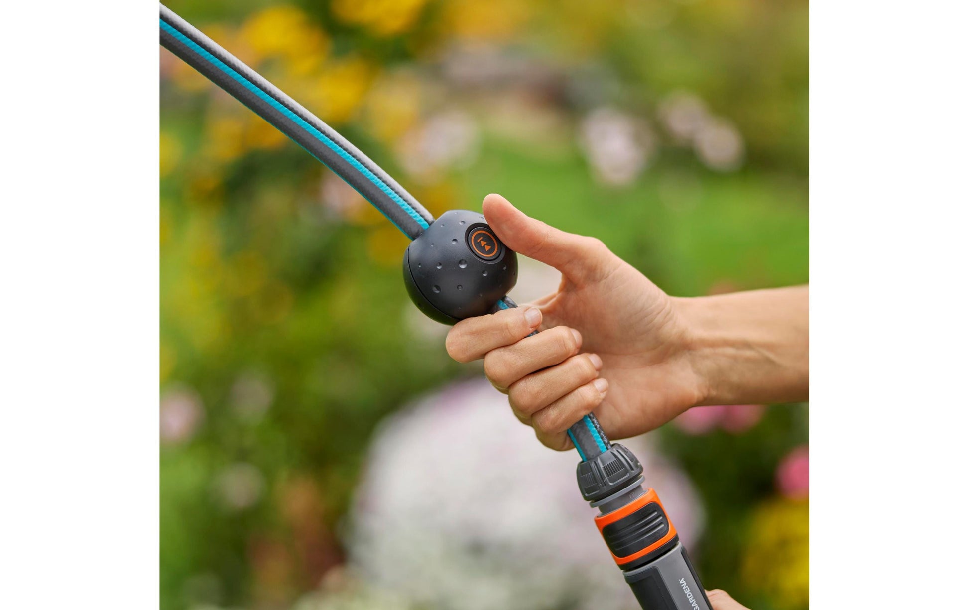 Gardena PowerRoll Schlauchbox 40 m – Akku, Wandmontage, frostbeständig, mit Ausguss, Anthrazit/Weiss