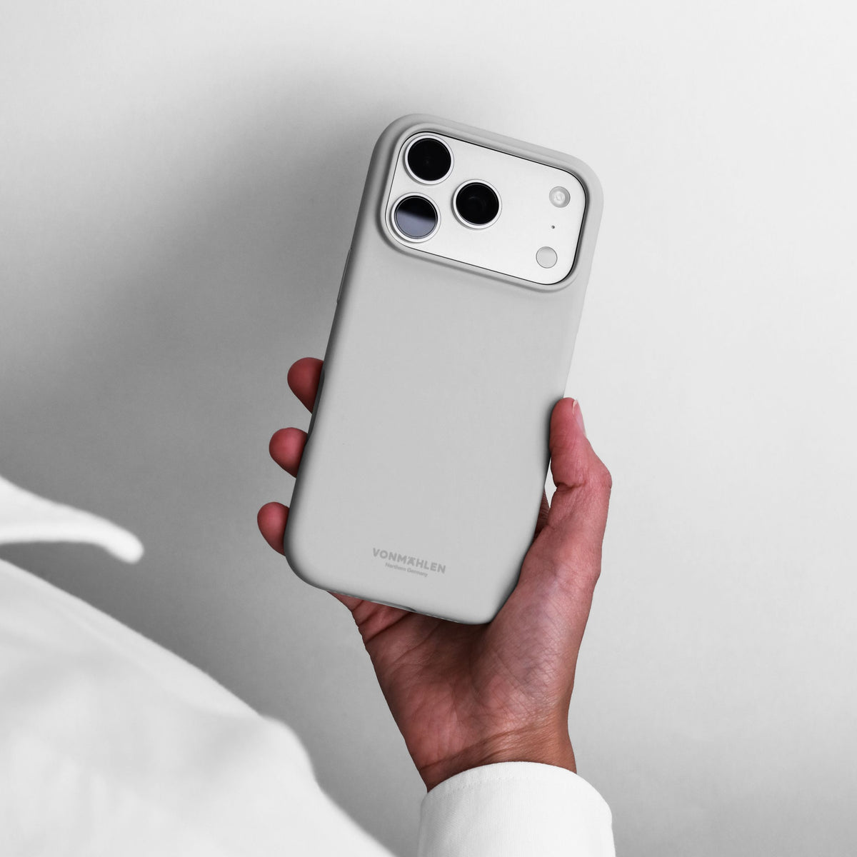 Vonmählen Backcover – für Apple iPhone 17 Pro Max – hellgrau – Silikon, MagSafe-kompatibel