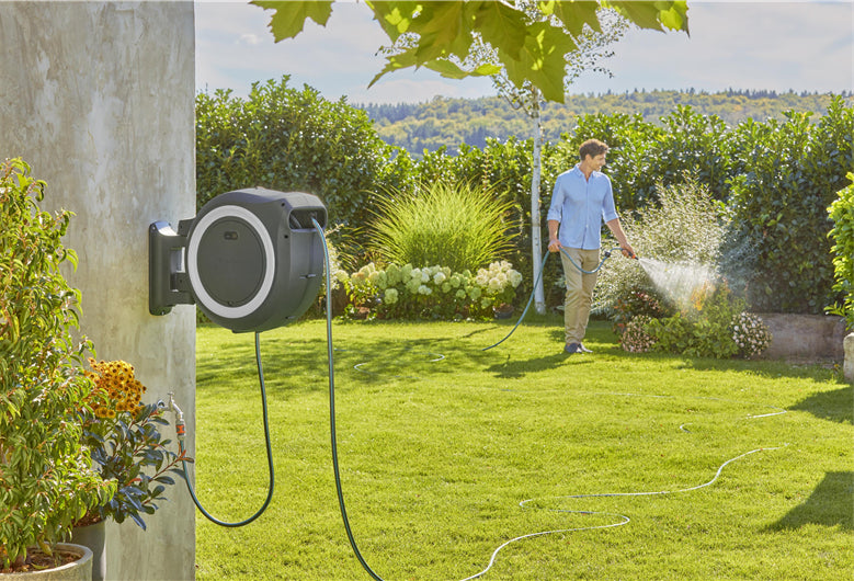 Gardena PowerRoll Schlauchbox 35 m – Akku, Wandmontage, frostbeständig, für Bosch 18 V POWER FOR ALL