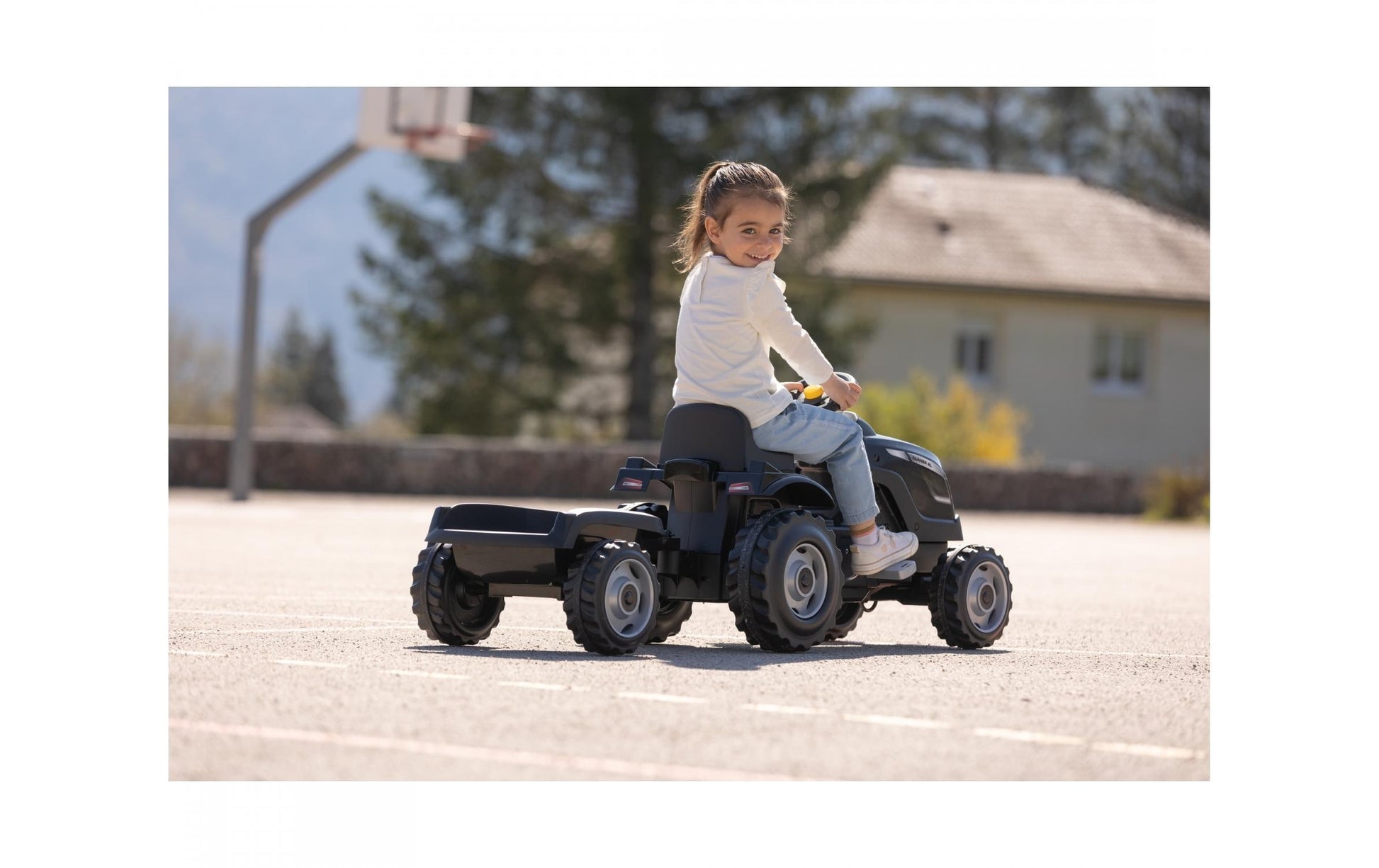 Smoby Traktor – inkl. Anhänger – 44 × 54,5 × 142 cm – ab 3 Jahren – Kunststoff, schwarz/grau