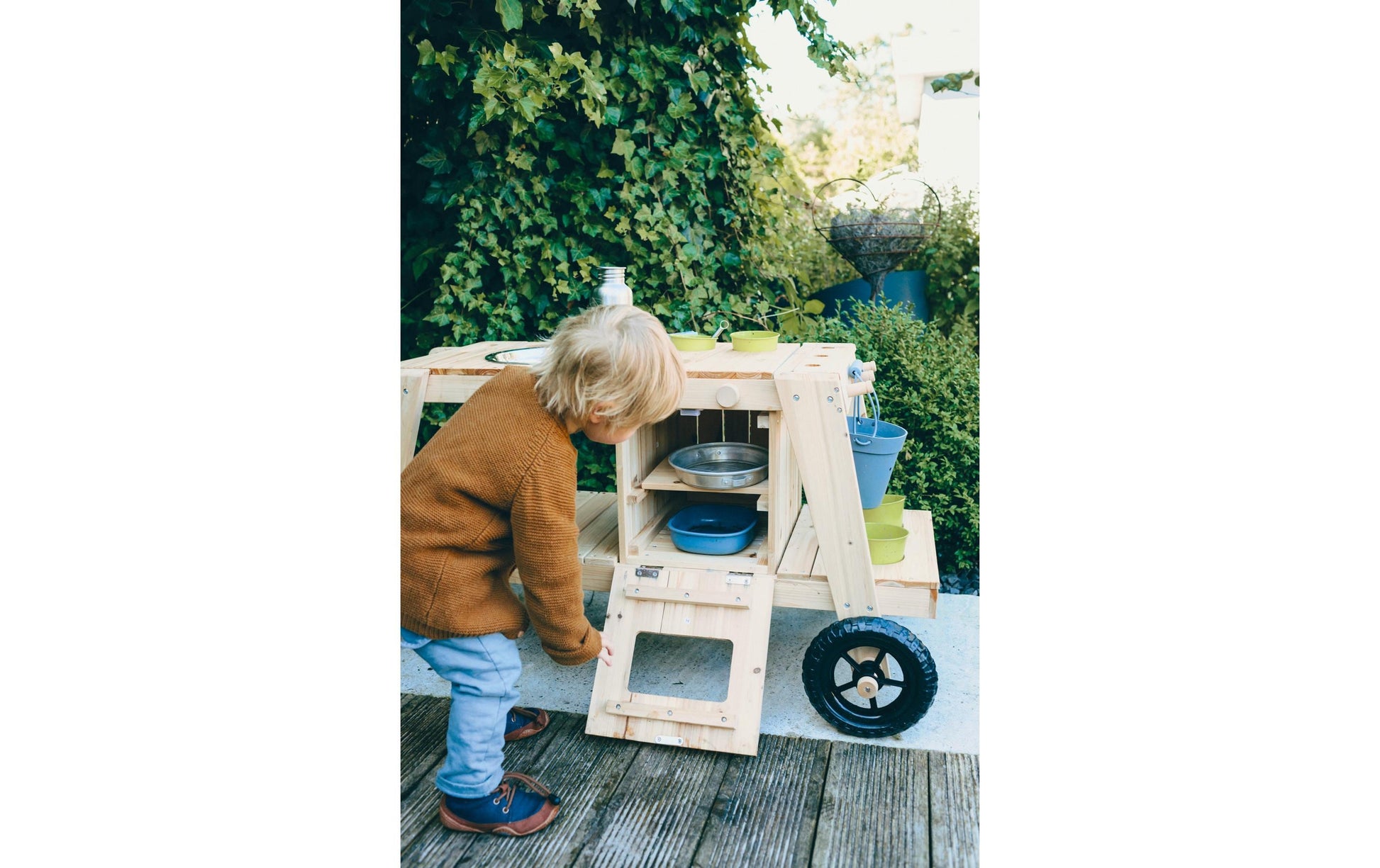 Small foot Matschküche – 104,0 × 54,0 × 59,0 cm – ab 3 J. – Metall, Kunststoff, Gummi, Holz