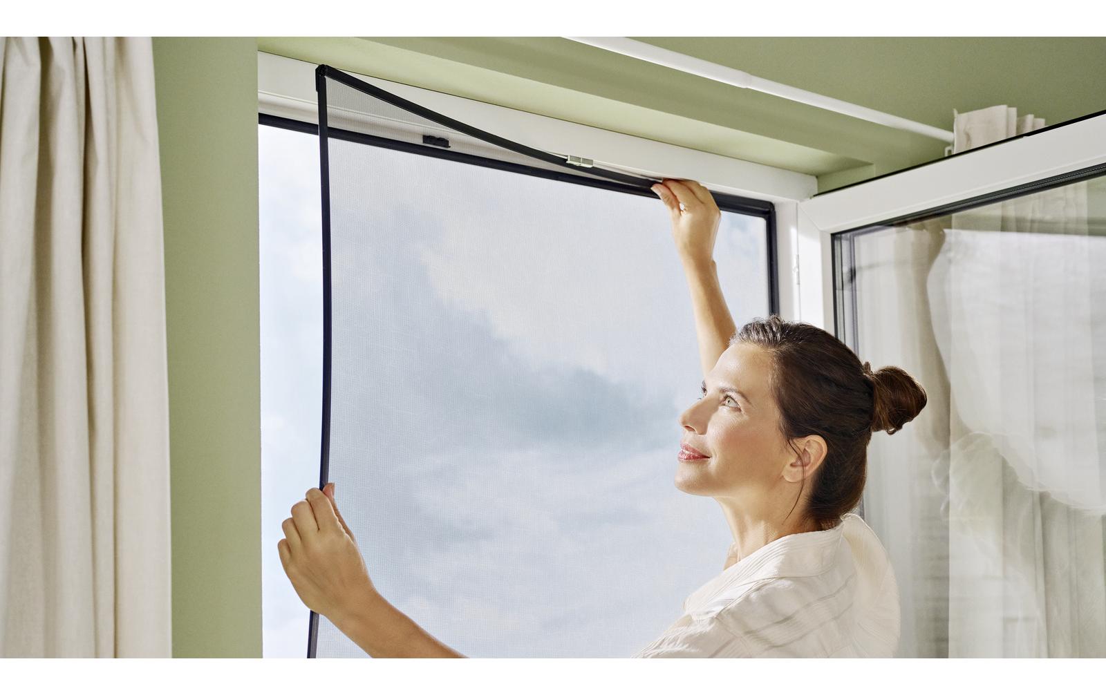 TESA Fenster-Fliegengitter – 140 × 120 cm – Anthrazit – PVC-Netz – Clip-on-Rahmen – Für Fluginsekten