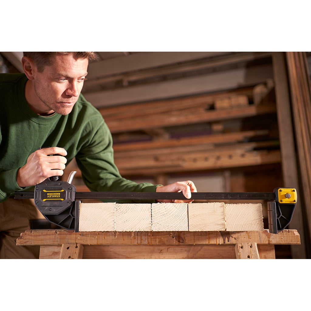 Stanley FATMAX XL Einhandzwinge – Spannweite 1'250 mm, Schliesskraft 270 kg, Nylon mit Klemmpads