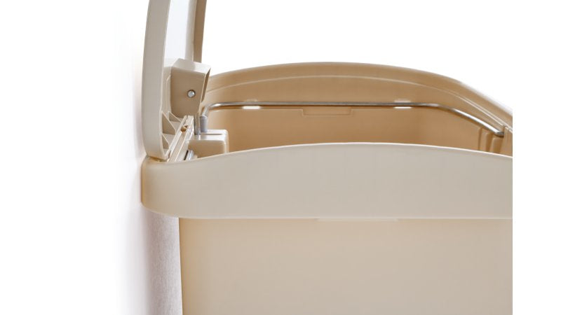 Rubbermaid Slim Jim Treteimer – 15 l – Kunststoff, rechteckig – weiss – mit Müllsackhalterung