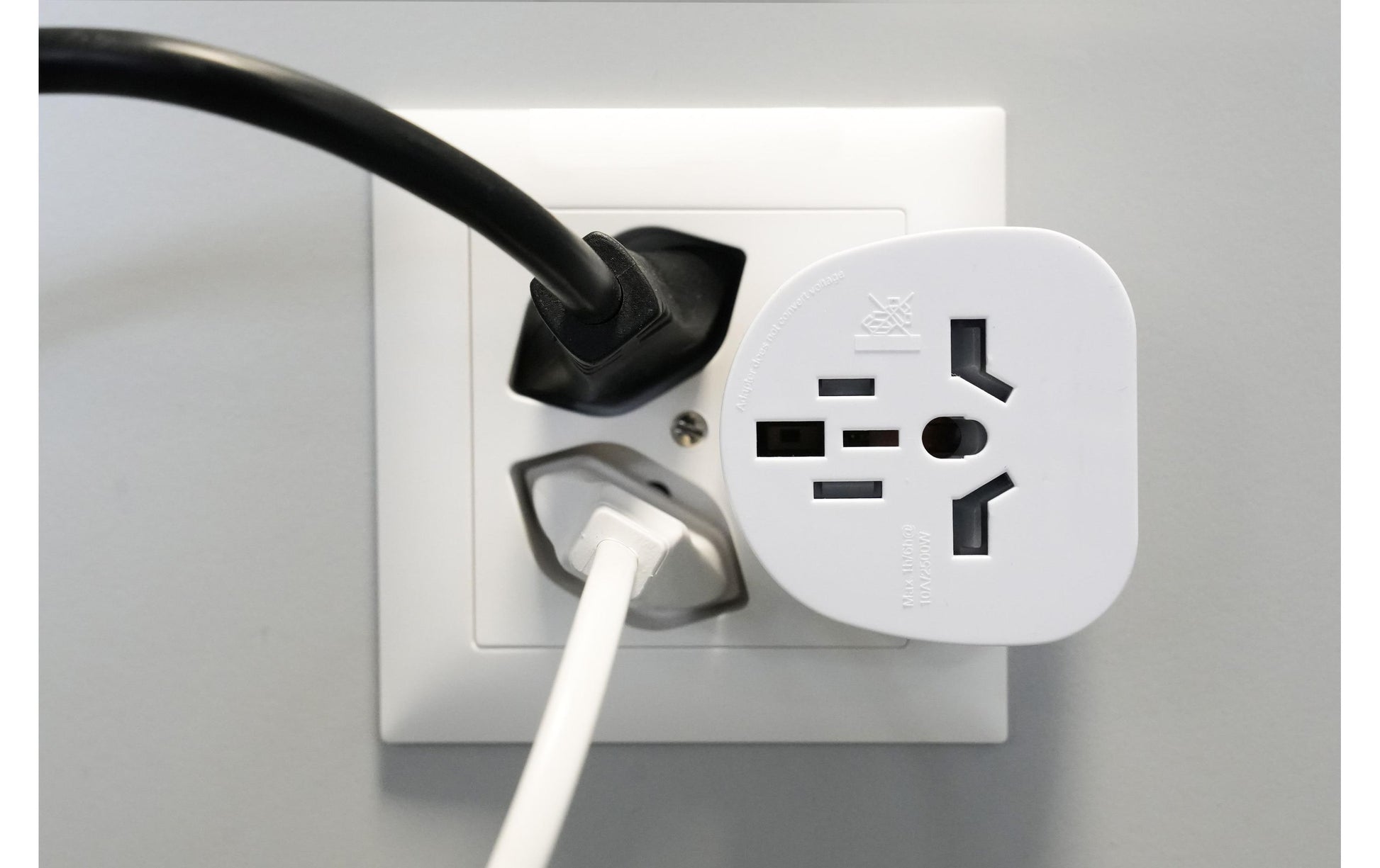 Furber. Furber – Reiseadapter – von Italien nach Schweiz – geerdet, 10 A, 2500 W – schwarz