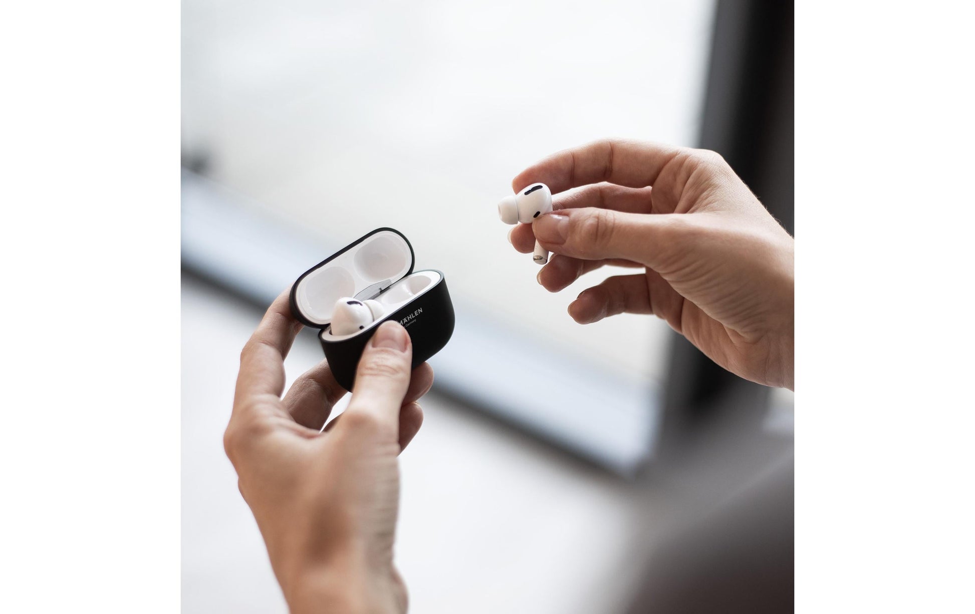 Vonmählen Thin Case – Schutzhülle – für Apple AirPods (2. Generation) – Hellgrau – Kabelloses Laden