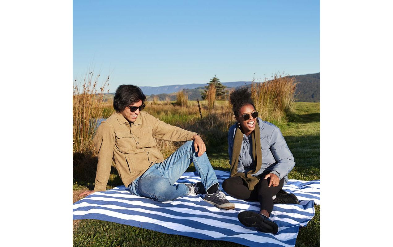 Dock & Bay Wohndecke – Polyester, Blau/Weiss (Muster) – 170 × 240 cm