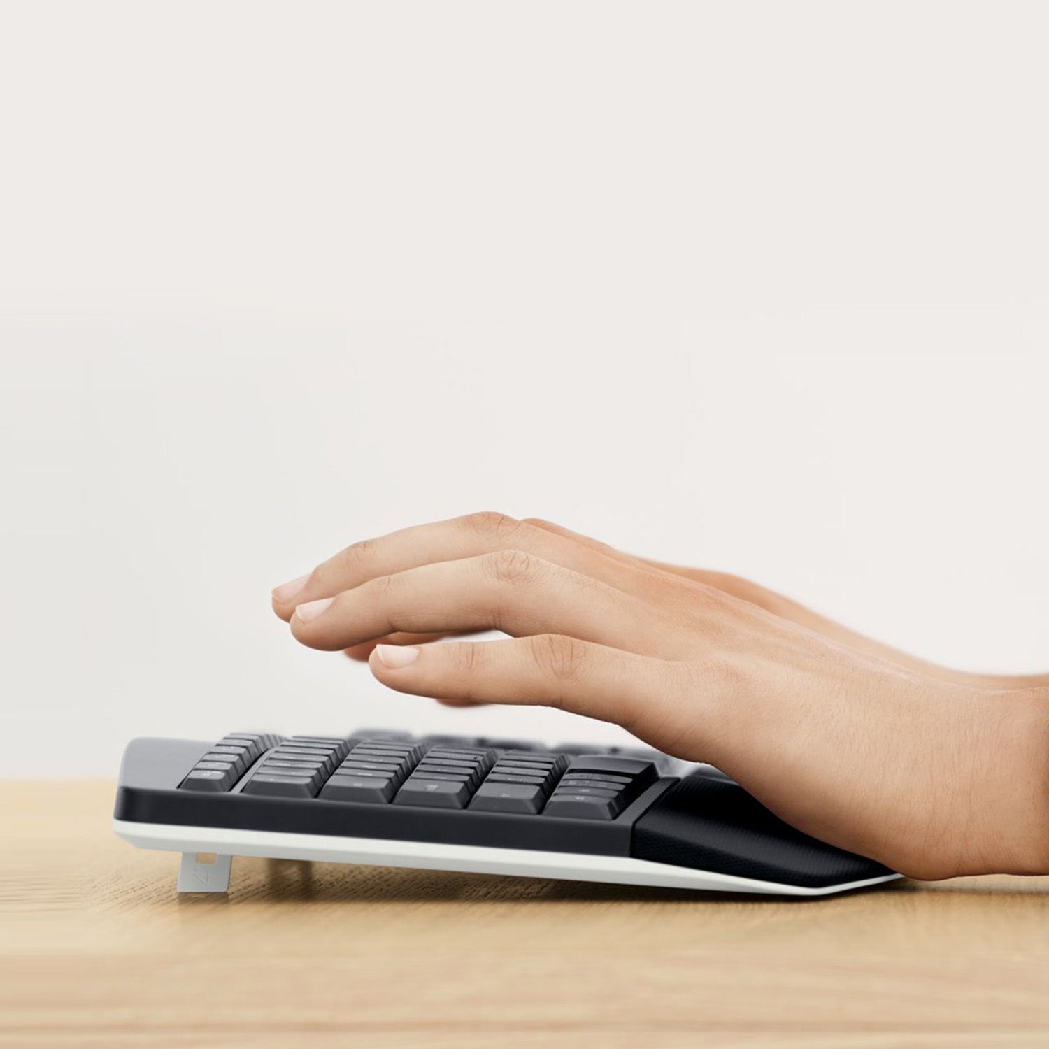 Logitech MK850 – Tastatur- und Maus-Set – Bluetooth & 2,4 GHz (Unifying-Empfänger) – QWERTZ (DE) – Schwarz
