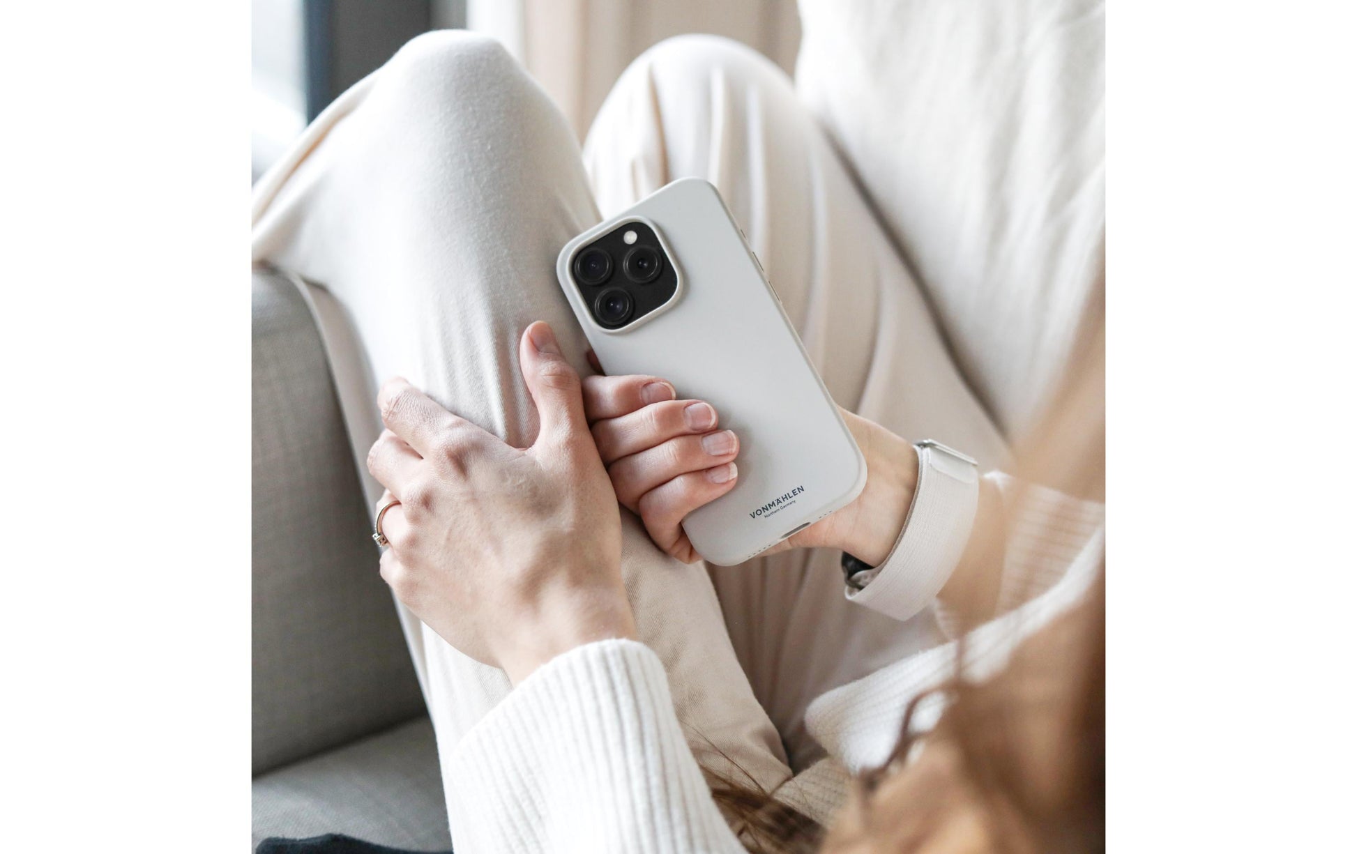 Vonmählen Eco Silikon Rückcover – für Apple iPhone 15 Pro, MagSafe, Silikon, Hellgrau