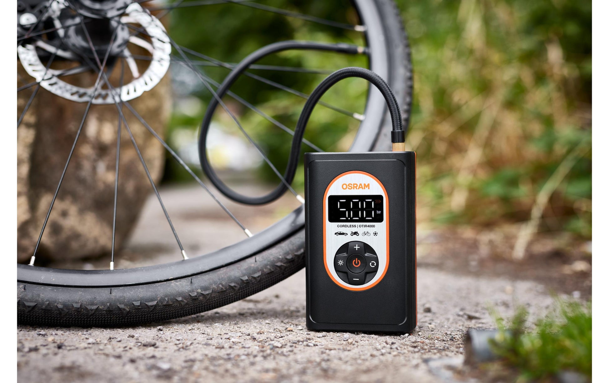 Osram TYREinflate 4000 – 12 V – 8,3 bar – mit Druckvoreinstellung – für Fahrrad-, Motorrad- und Autoreifen