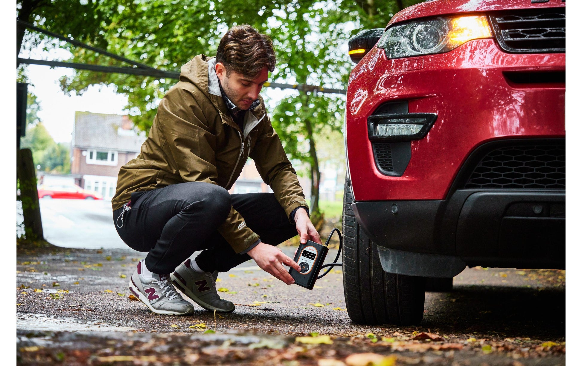Osram TYREinflate 4000 – 12 V – 8,3 bar – mit Druckvoreinstellung – für Fahrrad-, Motorrad- und Autoreifen