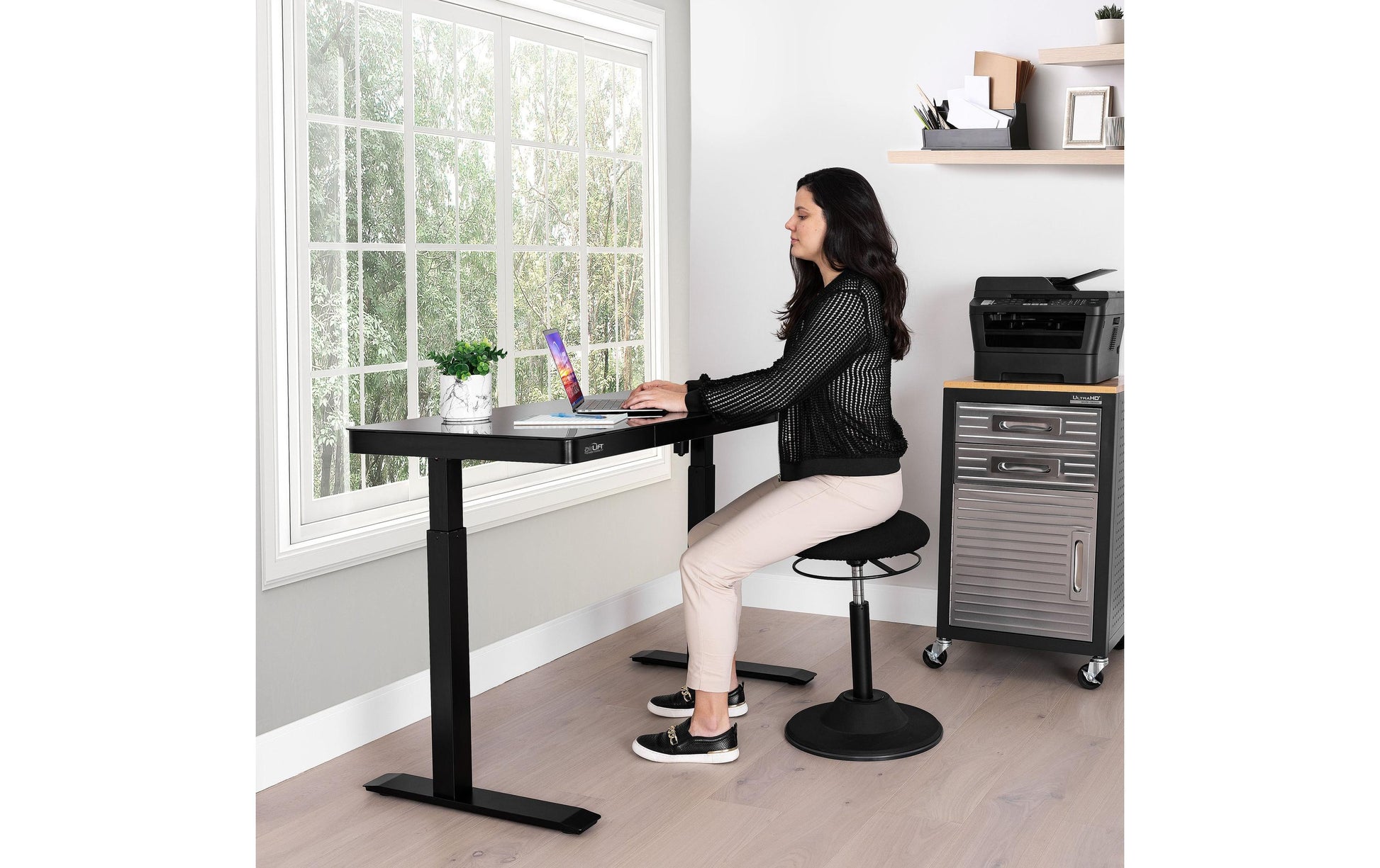 Seville Classics Airlift Steh-/Sitz-Tisch – 121,9 × 61 cm, Schwarz, Stahl