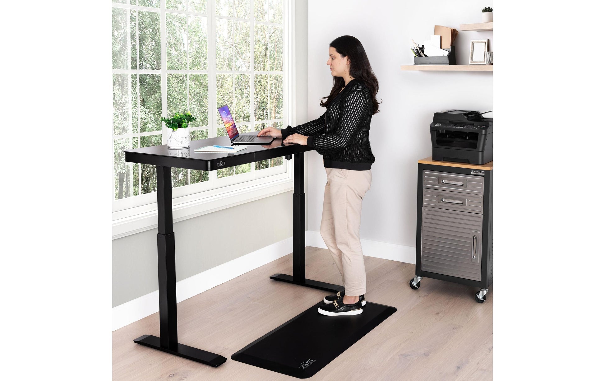 Seville Classics Airlift Steh-/Sitz-Tisch – 121,9 × 61 cm, Schwarz, Stahl