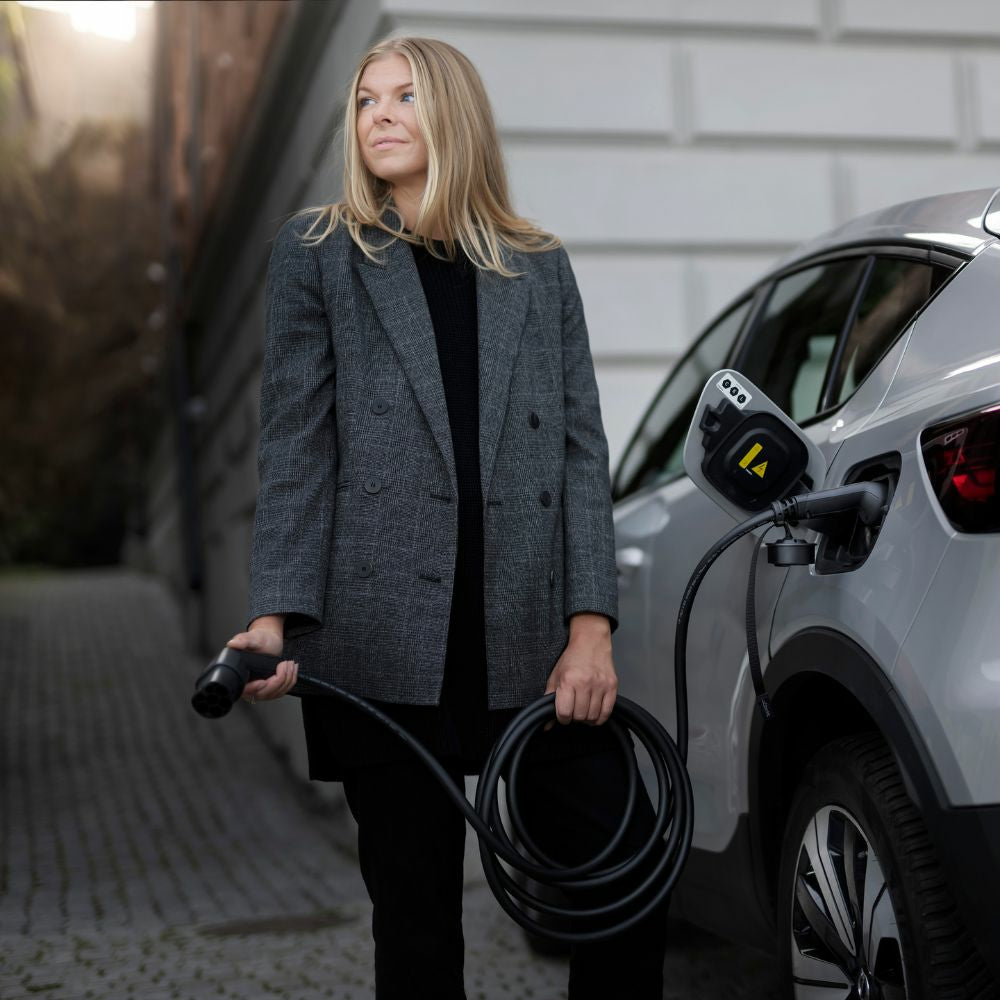 DEFA eConnect Schwarzes Adapterkabel, Typ 2 (abgewinkelt) – Typ 2 (abgewinkelt), 7,5 m, IP44 – schwarz