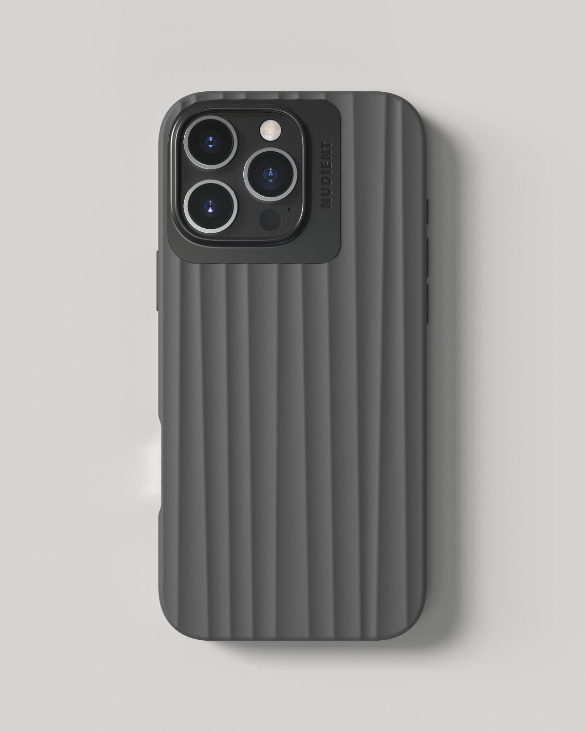 Nudient – Backcover Bold – für Apple iPhone 16 Pro Max – schwarz – MagSafe-kompatibel