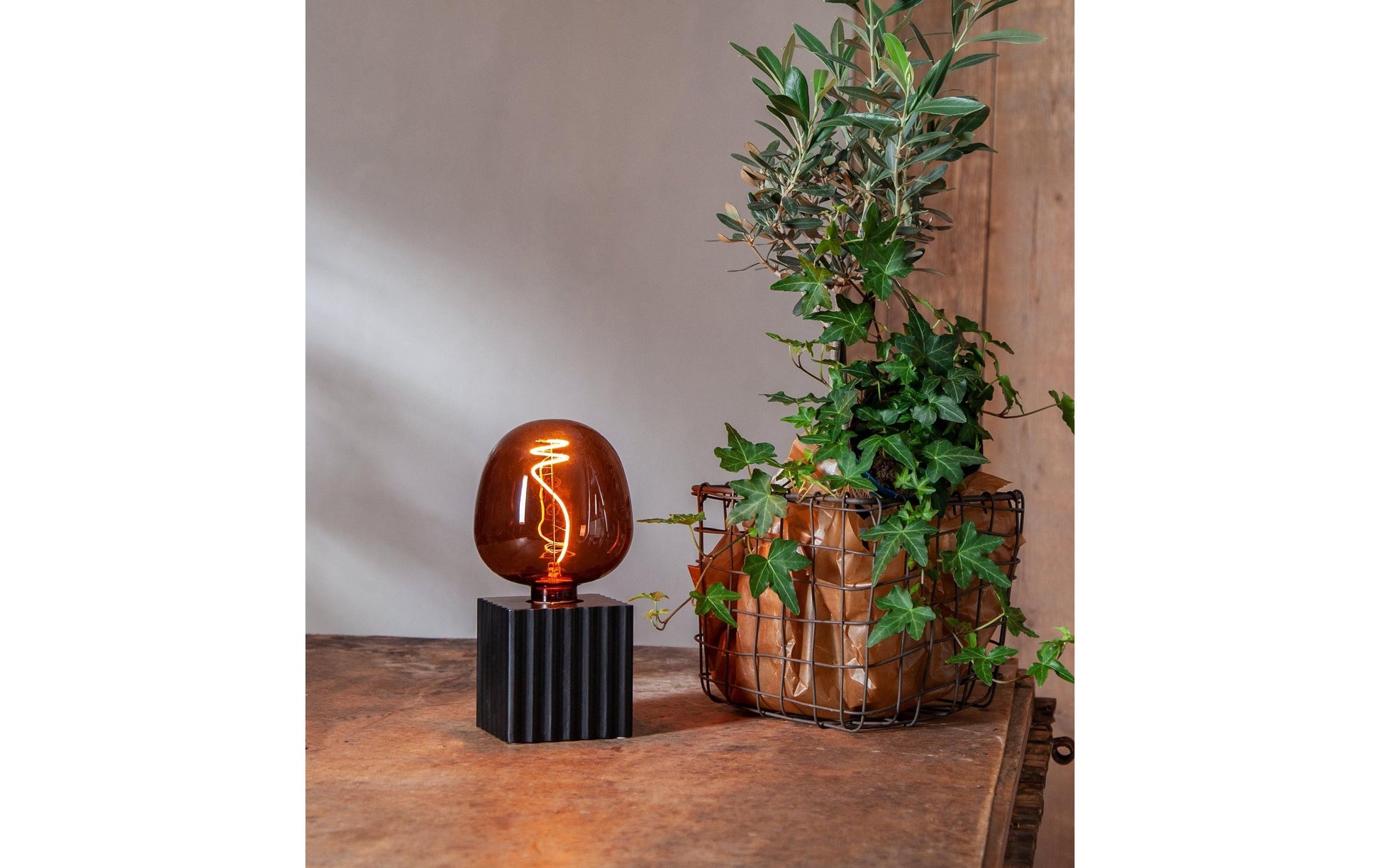 EGLO LED-Leuchtmittel Globe G125 E27 – 4 W dimmbar, 40 lm, 2000 K warmweiss, 120°, Glas Cognac