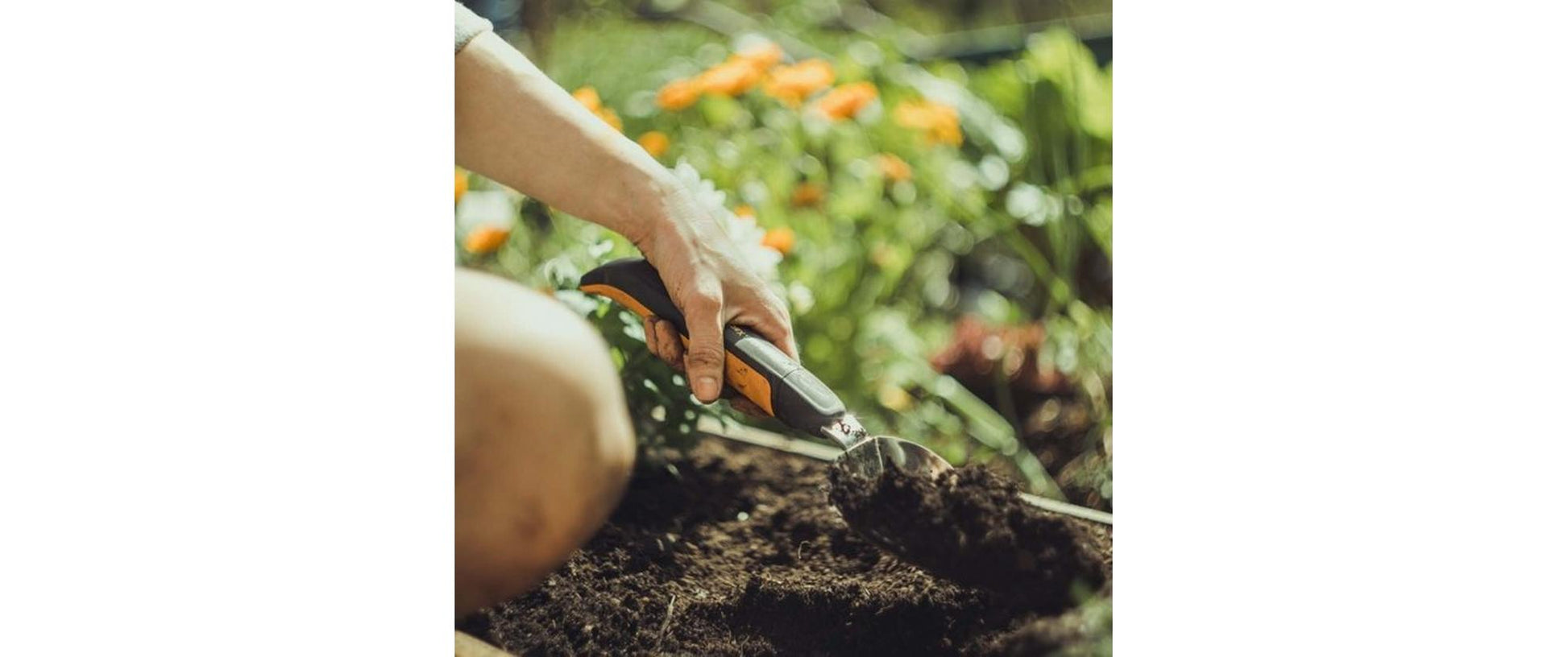 Fiskars Xact Blumenkelle – 375 mm, Klingenbreite 83 mm, Softgrip, Edelstahl