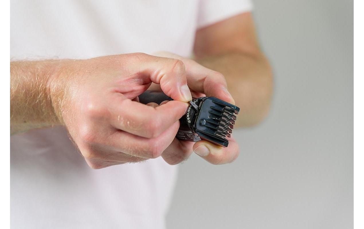 Wahl Multifunktionstrimmer Extreme Grip – 240 min Akkulaufzeit, 10 Kämme – Schwarz, Edelstahlmesser