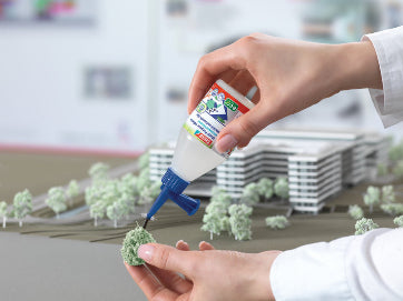 TESA Vielzweckkleber – permanent, transparent, lösungsmittelfrei, 100 g, für Papier, Fotos, Stoff und mehr
