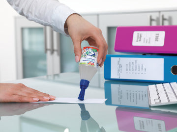 TESA Vielzweckkleber – permanent, transparent, lösungsmittelfrei, 100 g, für Papier, Fotos, Stoff und mehr
