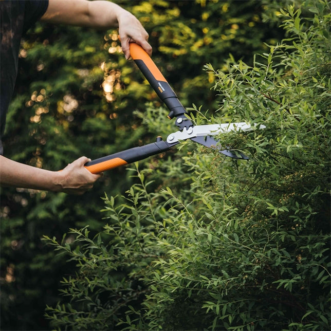 Fiskars PowerGear X HSX92 – Heckenschere 630 mm, Aluminiumgriff, antihaftbeschichtete Klinge, schwarz/orange