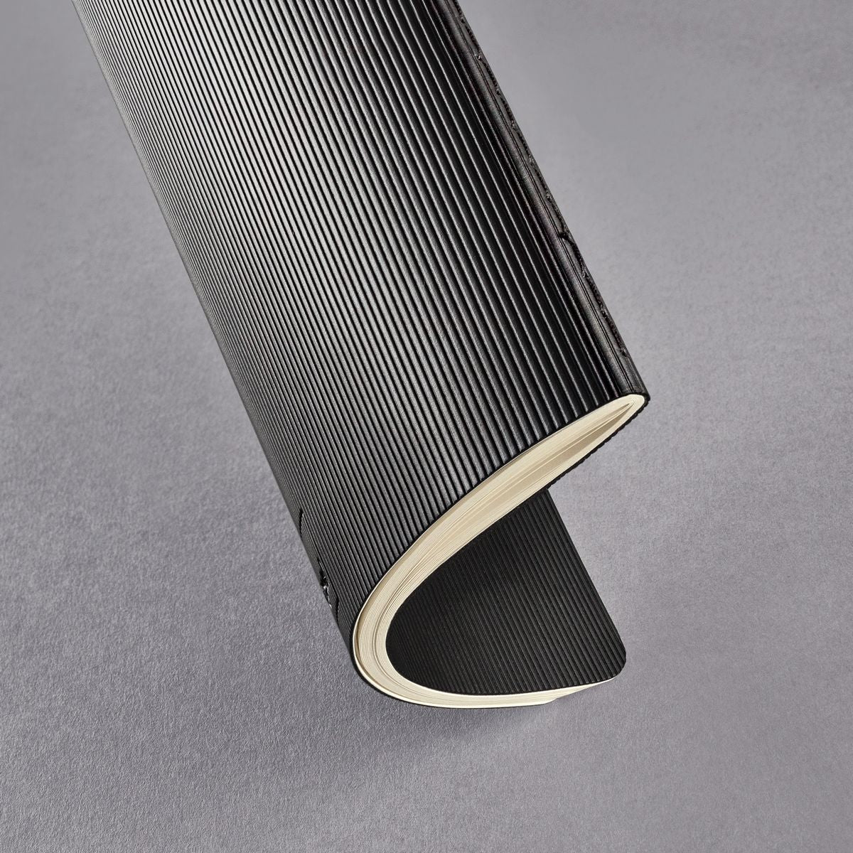Sigel Notizheft, 187 × 270 mm, kariert, Fadenheftung, Softcover, 64 Seiten, 80 g/m² – schwarz
