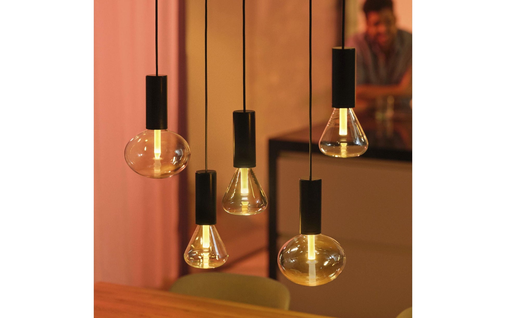 Philips by Signify Philips Hue Smart-Leuchtmittel E27 G95 – 500 lm, 2000–6500 K/mehrfarbig, App, dimmbar