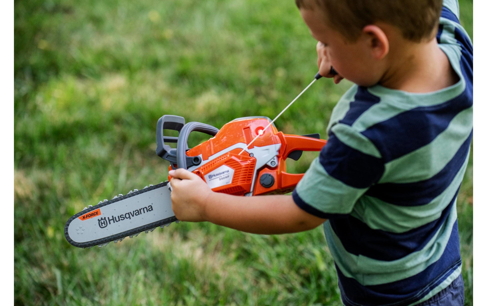 Husqvarna Spielzeugsäge 550XP – Handwerker – Geräuschefunktion, 3 × AA – ab 3 Jahren – orange