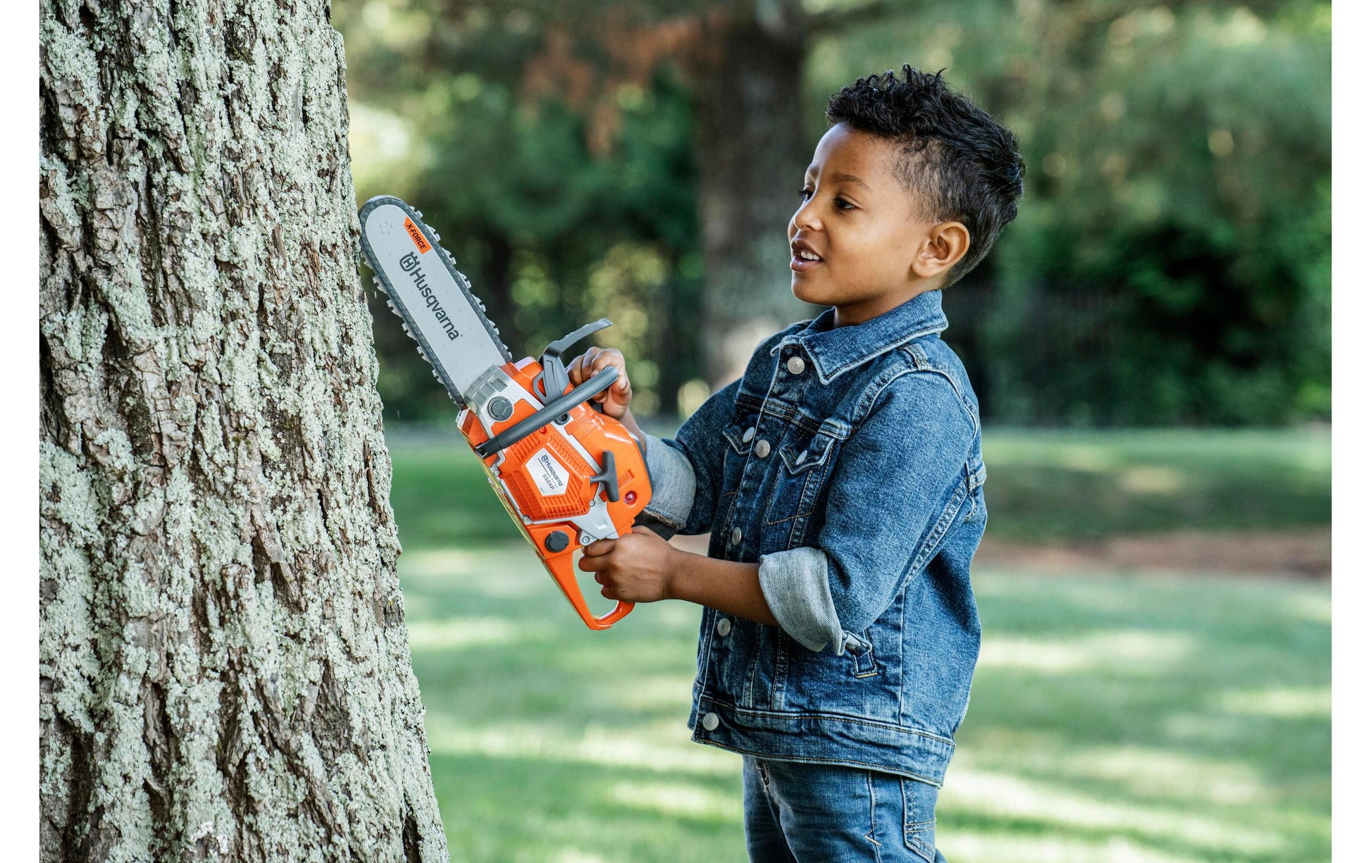 Husqvarna Spielzeugsäge 550XP – Handwerker – Geräuschefunktion, 3 × AA – ab 3 Jahren – orange