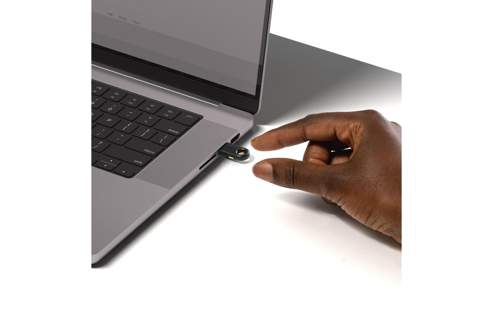 Yubico FIDO-HID-Gerät YubiKey 5C FIPS – für Windows, macOS, Chrome OS u. a., schwarz, IP68