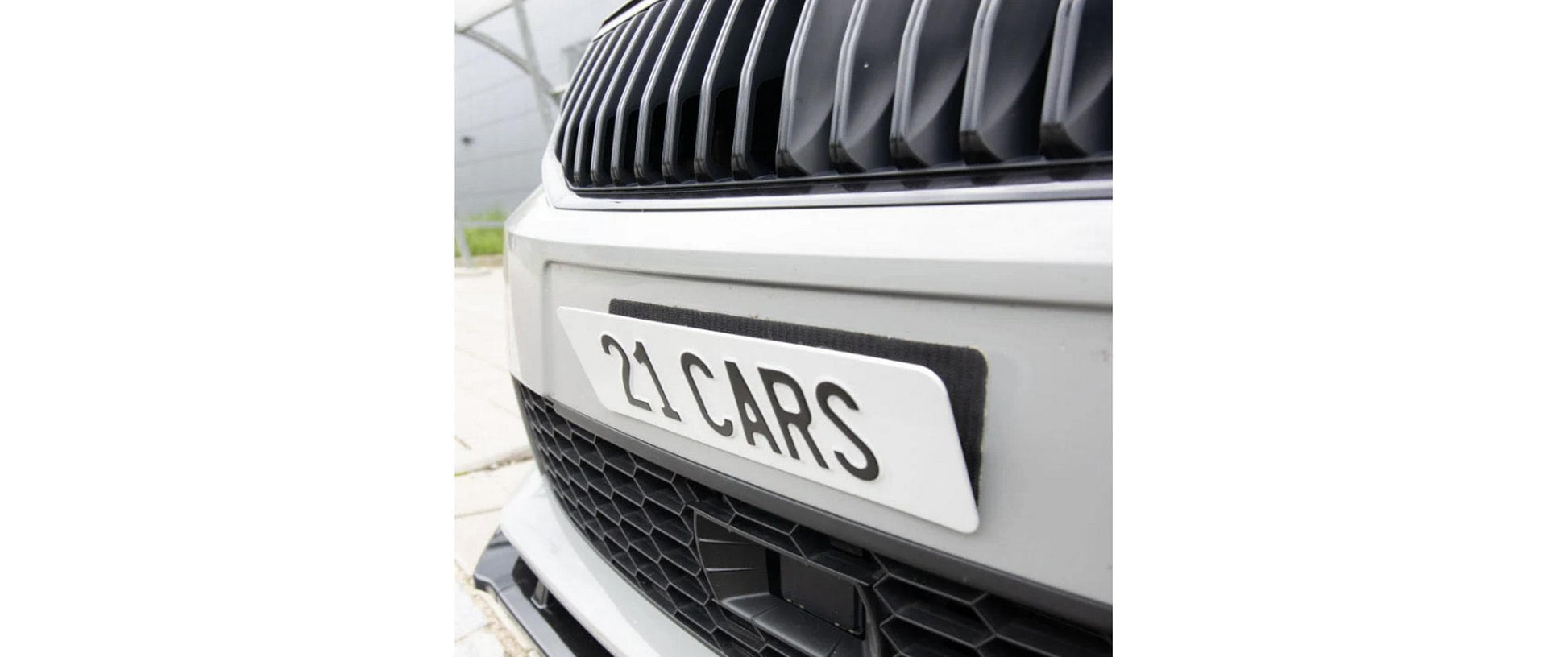 21CARS Klett-Kennzeichenhalter – schwarz/weiss