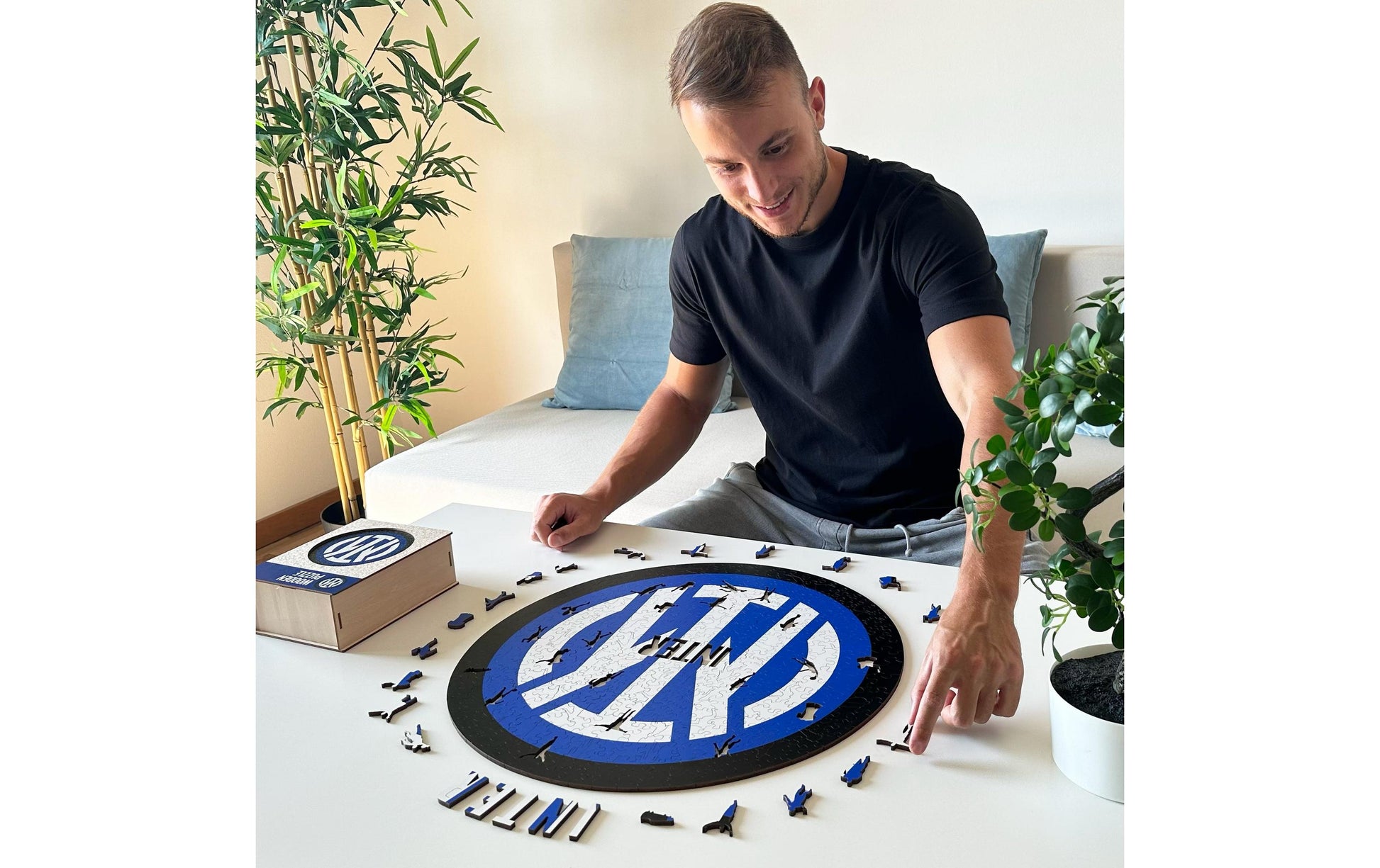 Iconic Puzzles Puzzle FC Inter Mailand Logo – 270 Teile – 37,5 × 37,5 cm – ab 10 J. – Holz