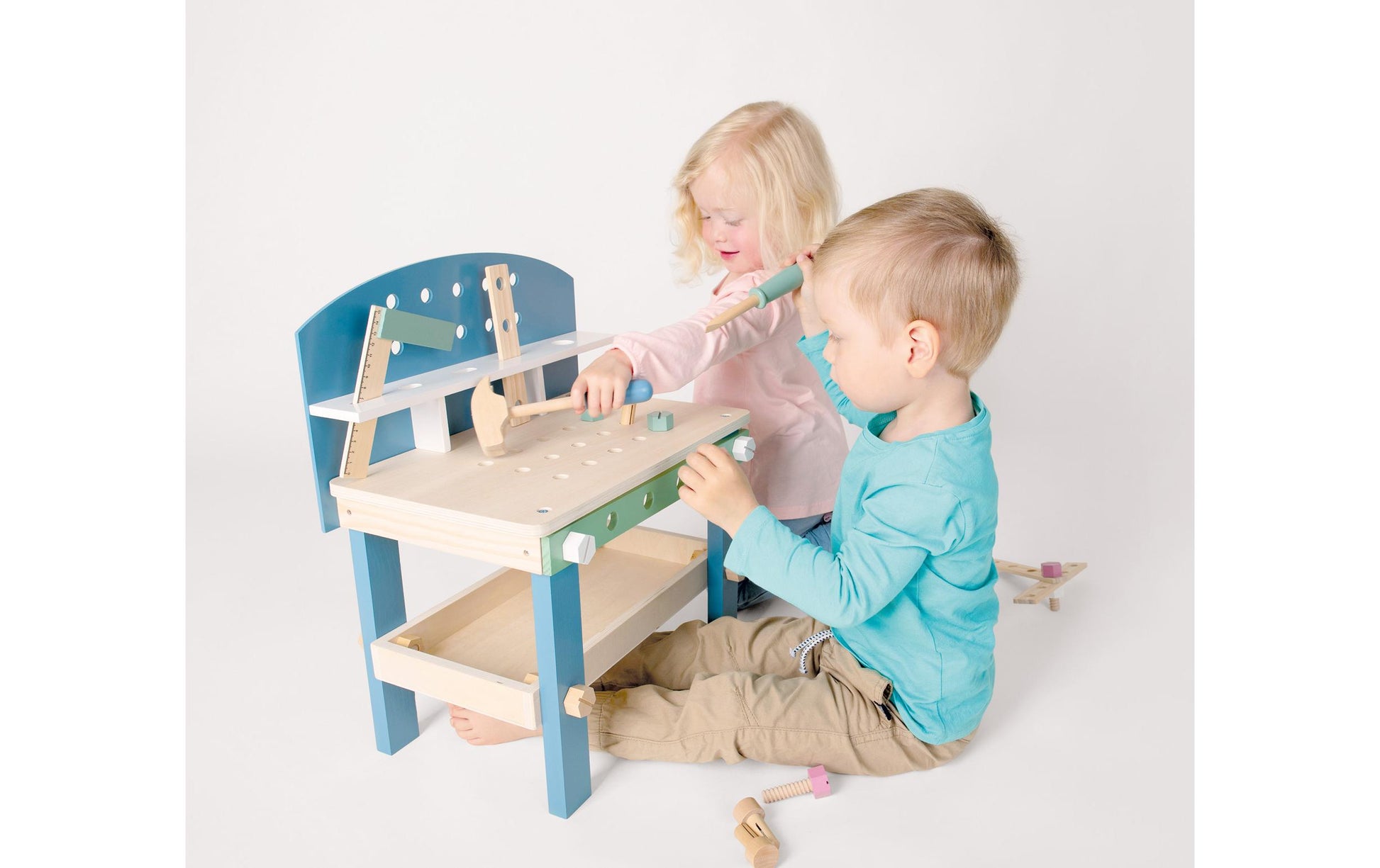 Small foot Kompakte Werkbank Nordic – 45 × 52 × 28 cm – ab 3 Jahren – Holz – Mehrfarbig
