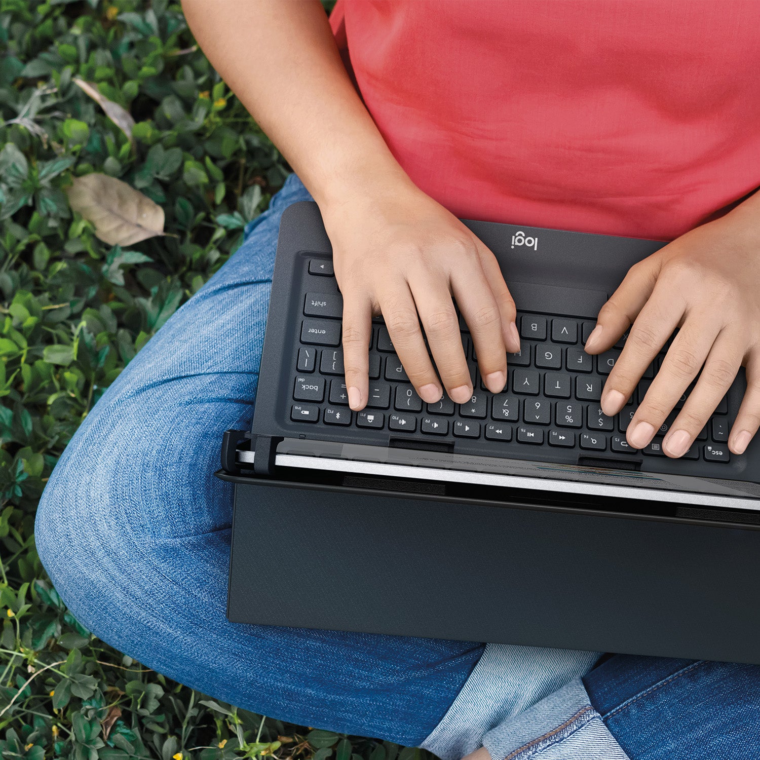 Logitech Tastatur-Case für Tablets 9–10" – Bluetooth, QWERTY (ES), spritzwassergeschützt – Schwarz