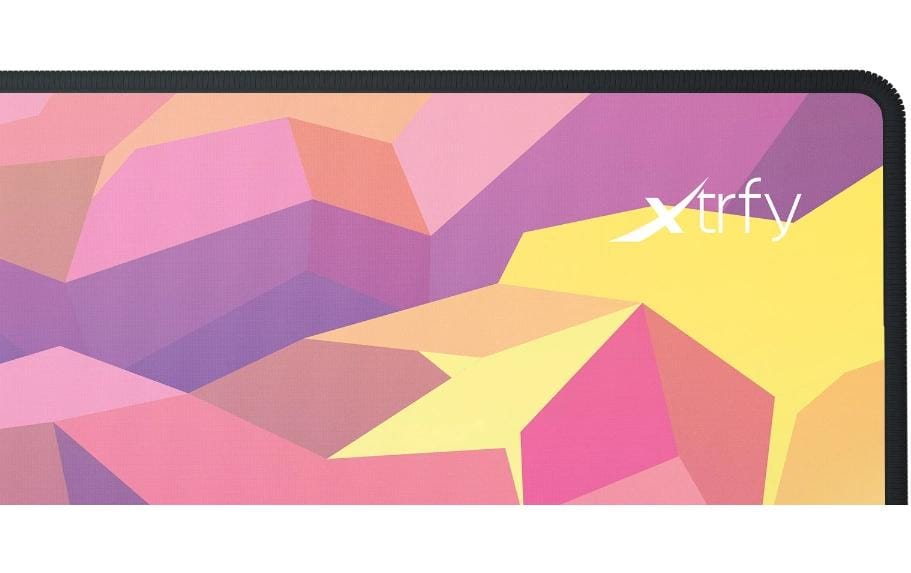 CHERRY XTRFY GP5 LITUS – Gaming-Mauspad – 920×400×3 mm, Tuch/Gummi, Pink, Gestickte Kanten