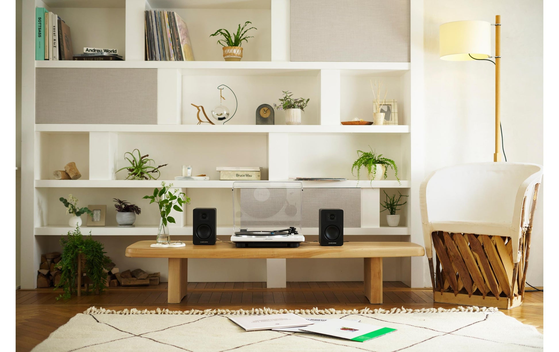Audio-Technica AT-LP70XBTWS – Plattenspieler – Stationär – Riemenantrieb, Phono-Vorverstärker, 33⅓ U/min – Silber