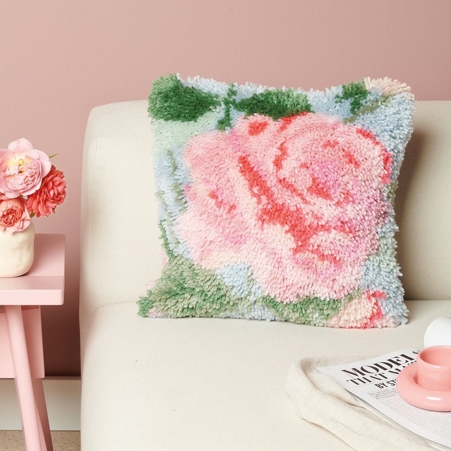 Rico Design Hooki Hooki – Knüpfset – Kissen Rose – 40 × 40 cm – ab 8 Jahren