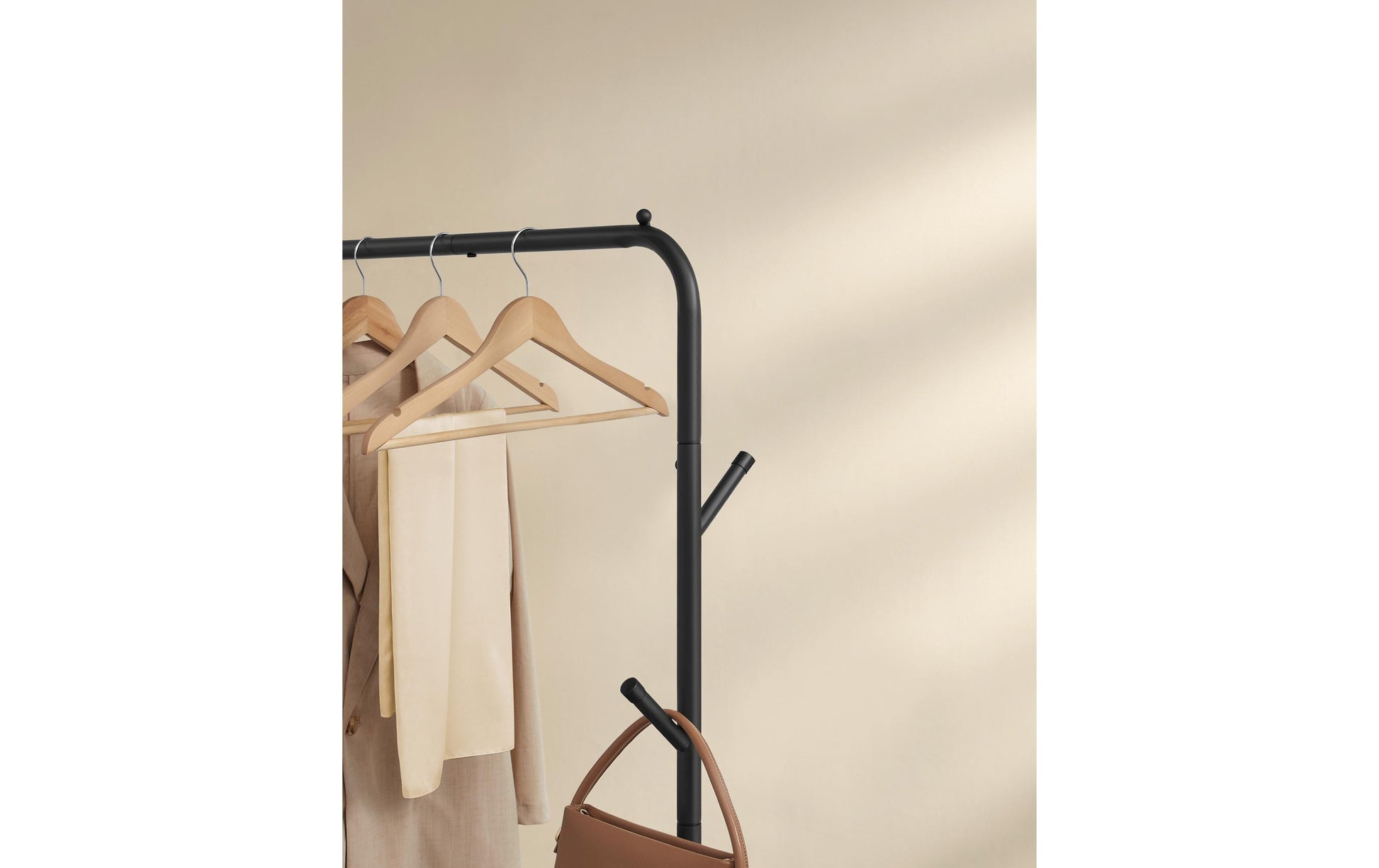 Songmics Garderobenständer (4 Haken, mit Rollen) – Stahl – Schwarz – 1'550 mm