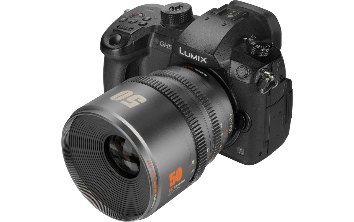7Artisans 50T21TG-M Kinoobjektiv – 50 mm T/2.1, MFT-Bajonett, 77 mm Filter – für MFT – Titan