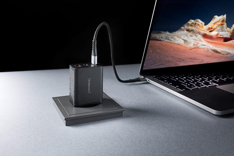 Intenso W65ACC USB-Wandladegerät 65 W – USB-C×2, USB-A×1 – GaN, Schwarz