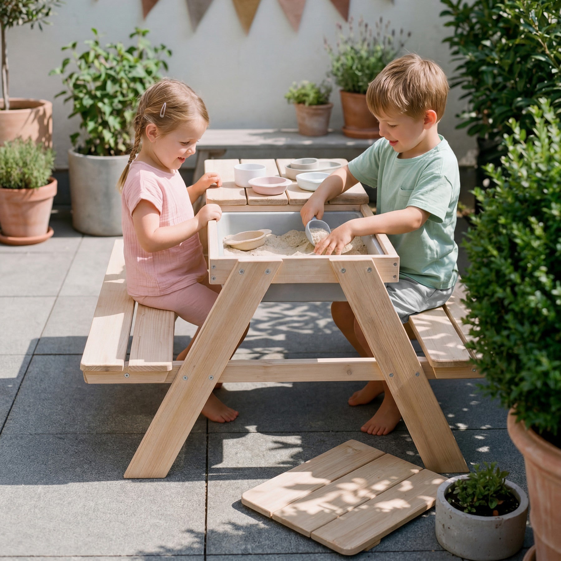 Roba Kinderstuhl 456002NU – 89 × 85,5 × 50 cm – Kunststoff & Massivholz – Holzfarbe/Grau – mit Spielwannen