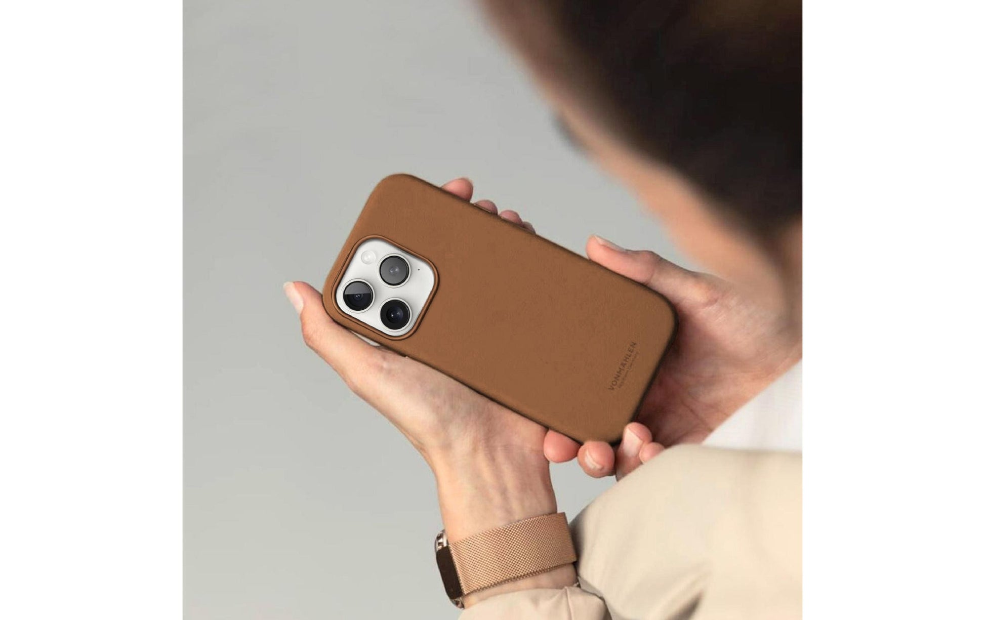Vonmählen Backcover Like Leather – für Apple iPhone 16 Pro – braun – Kunstleder – MagSafe-kompatibel