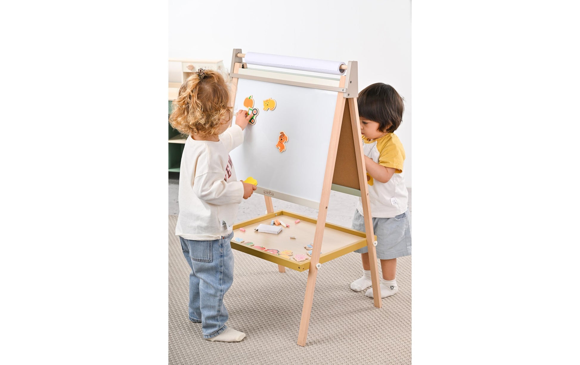 Spielba Holzspielwaren Standtafel – beige, 520 × 480 × 920 mm