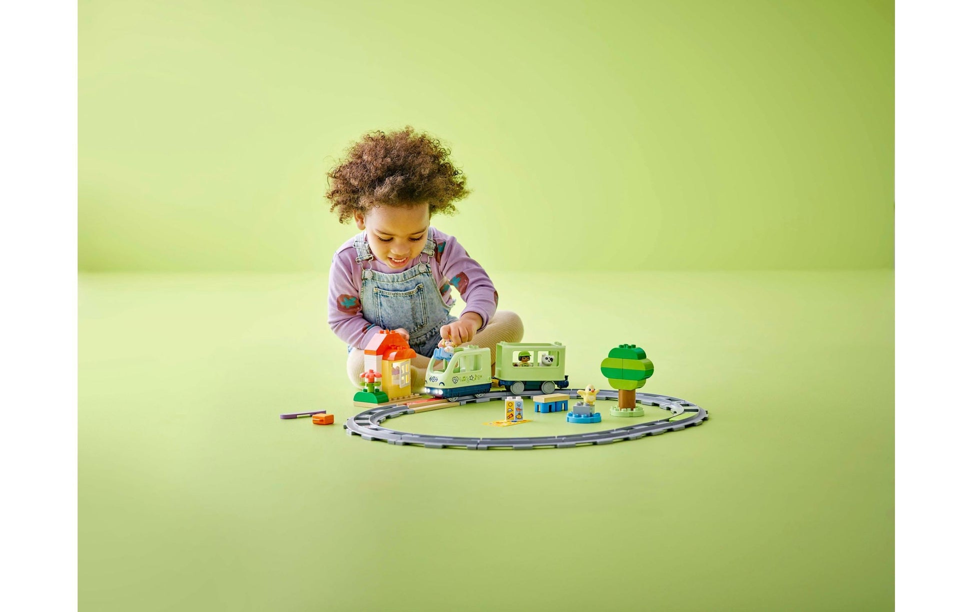 LEGO DUPLO Eisenbahn – 57-teilig – 37,8 × 9,4 × 48 cm – 4 Batterien (LR03/AAA) – ab 2 J.