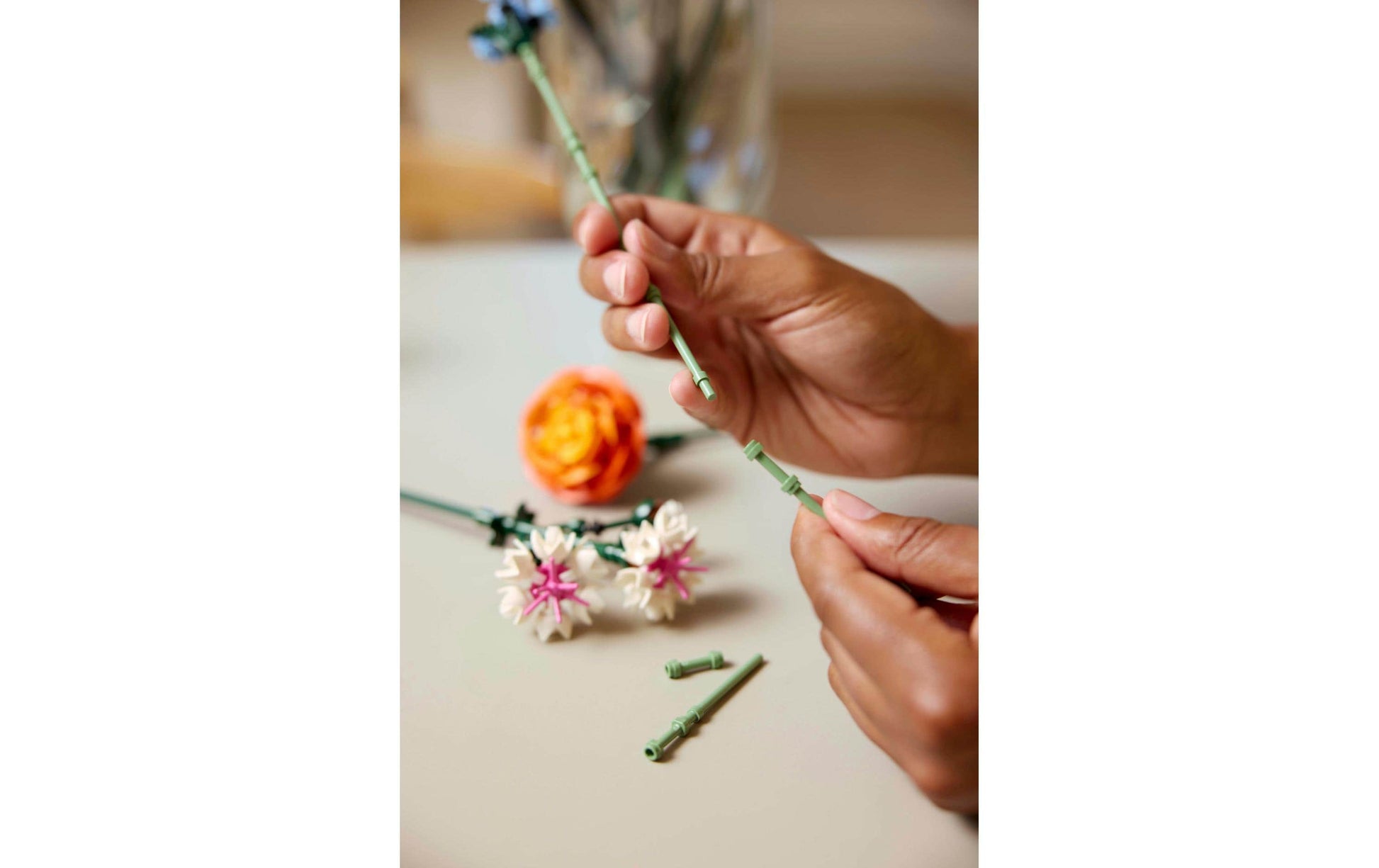 LEGO Botanicals Bauset – Blumenstrauss – 749-teilig – 38,2 × 7,05 × 26,2 cm – ab 18 J. – rosa