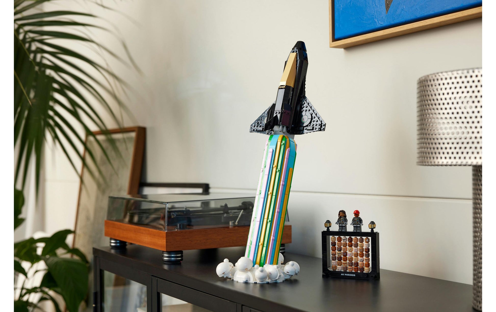 LEGO Icons Über dem Mond mit Pharrell Williams Set – 966-teilig – 19 × 49 × 20 cm – ab 18 J.