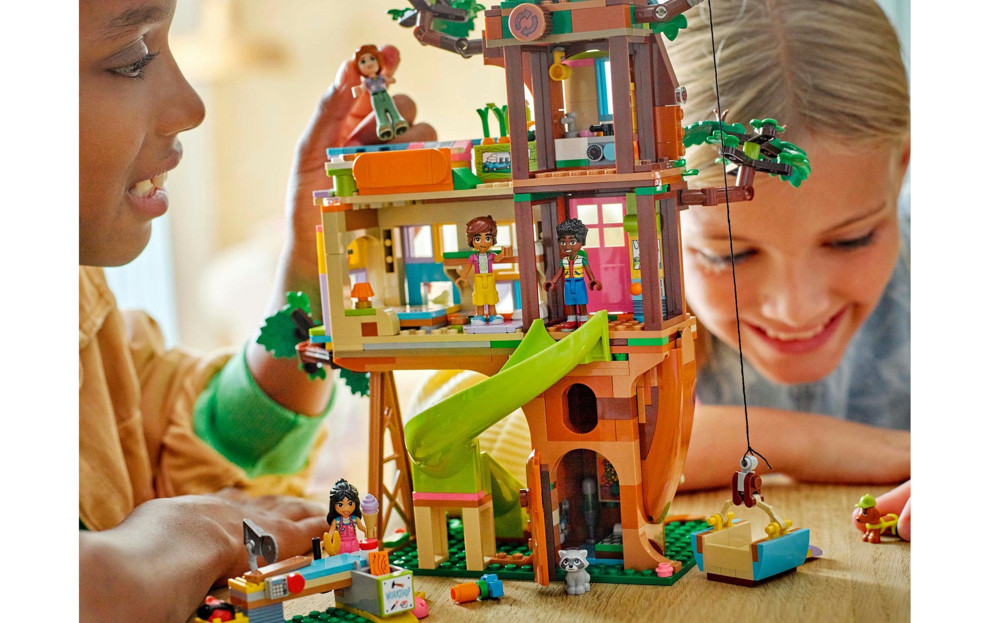 LEGO Friends Baumhaus – 701-teilig – 35,4 × 7,1 × 37,8 cm – ab 8 J.