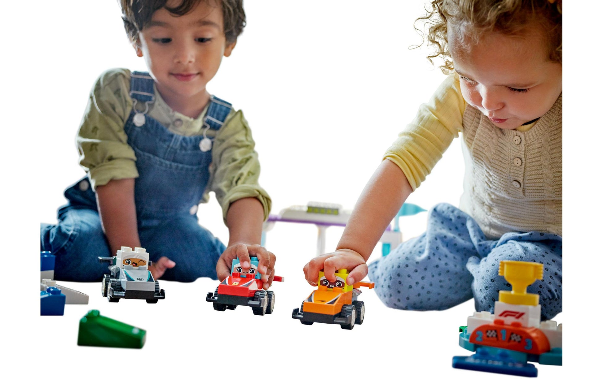 LEGO DUPLO Rennautos – 70-teilig – ab 2 Jahren – 28,2 × 7,9 × 54 cm