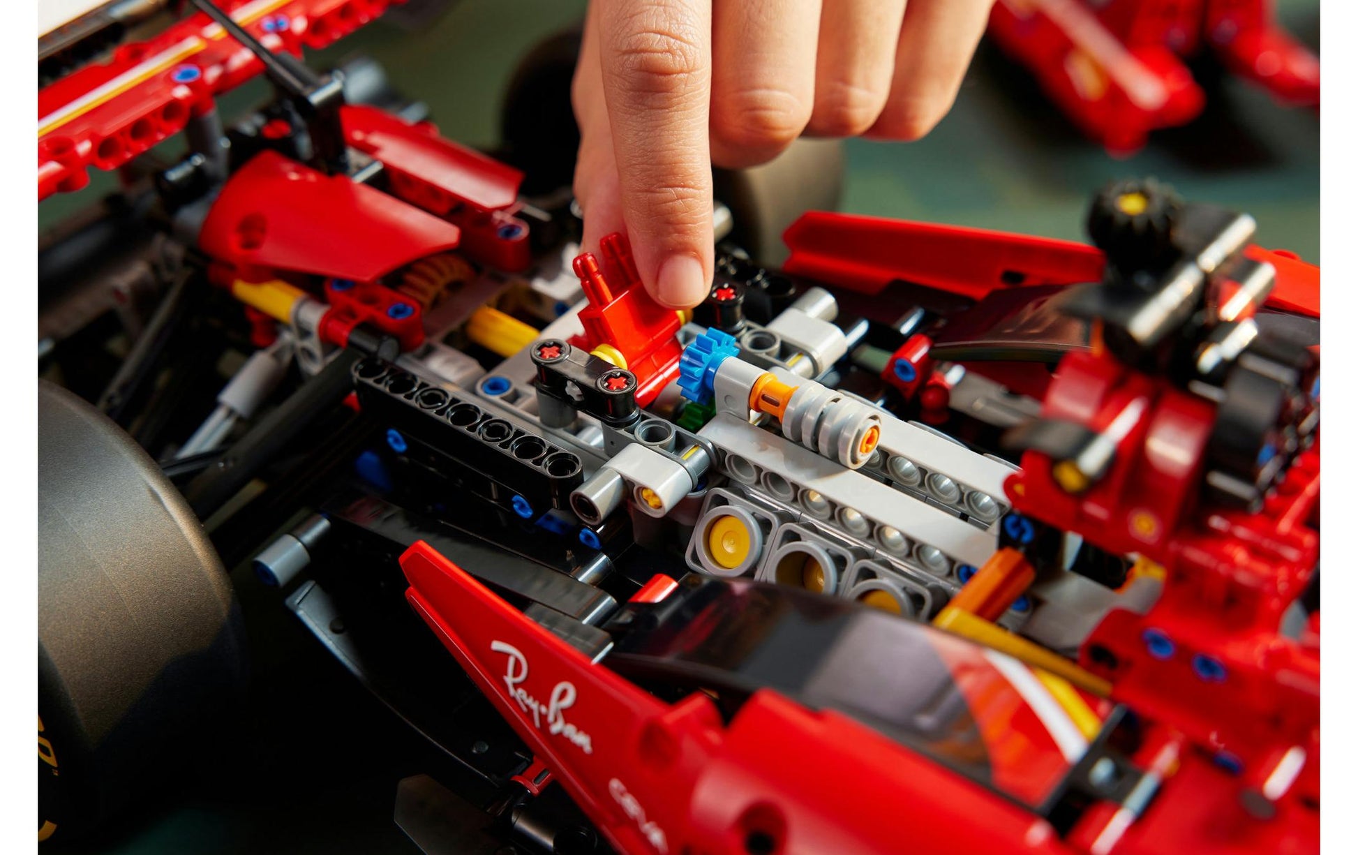 LEGO Technic Ferrari SF-24 Bausatz – 1361-teilig – 37,8 × 10,3 × 55,5 cm – ab 18 J.