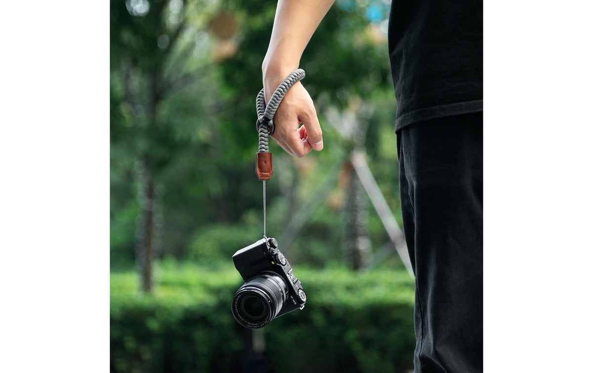 SmallRig 5055 Handschlaufe – für Digitalkamera – Leder/Nylon, 26 × 410 mm, max. 10 kg, Grau